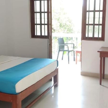 Pebbles Guesthouse Анджуна Екстериор снимка