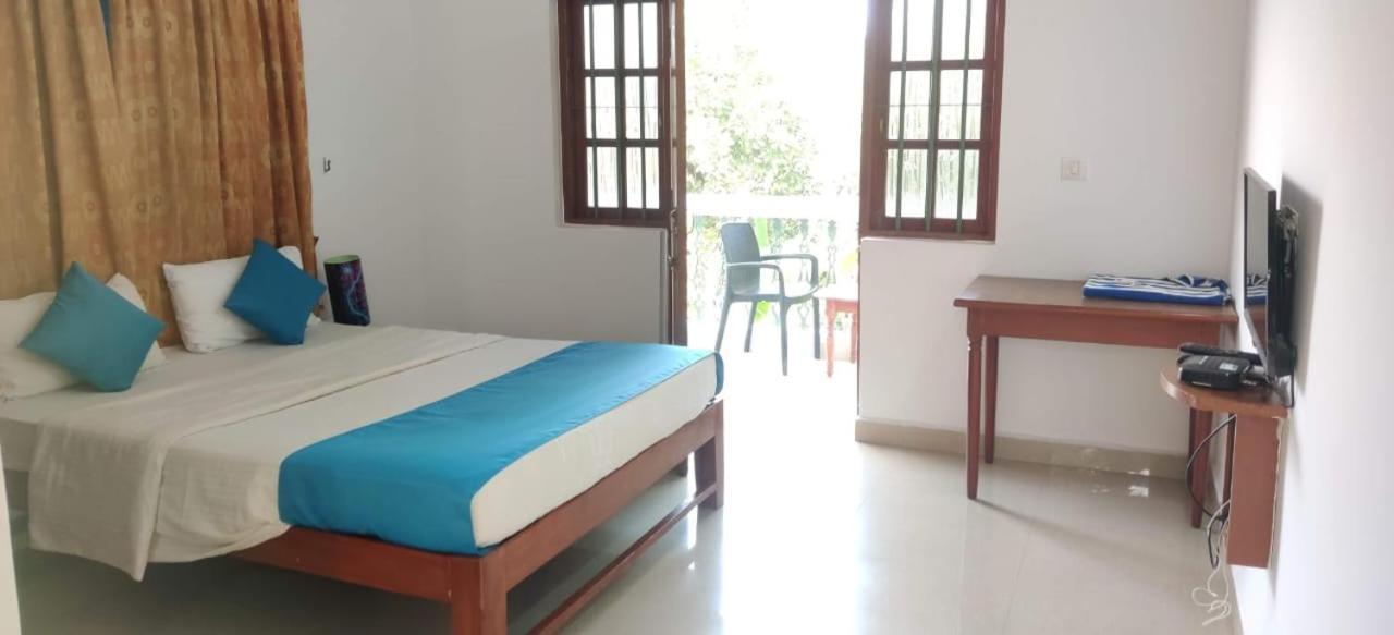 Pebbles Guesthouse Анджуна Екстериор снимка
